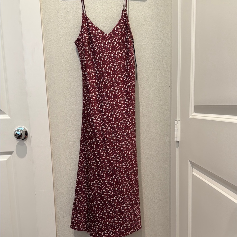 Elegant Burgundy Floral Maxi Dress